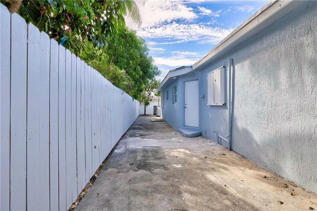 1389 W 33, Riviera Beach, FL 33404 Photo