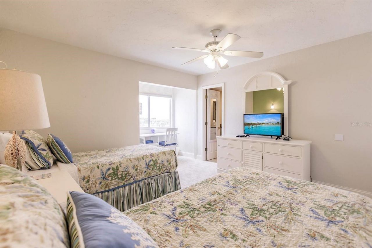 1125 W Peppertree Drive, Unit 605, Sarasota, FL 34242 Photo