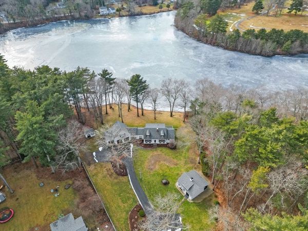 8 Shockley Drive, Lakeville, MA 02347