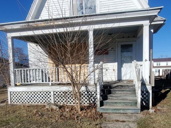 105 E Main Street, Wyoming, IA 52362