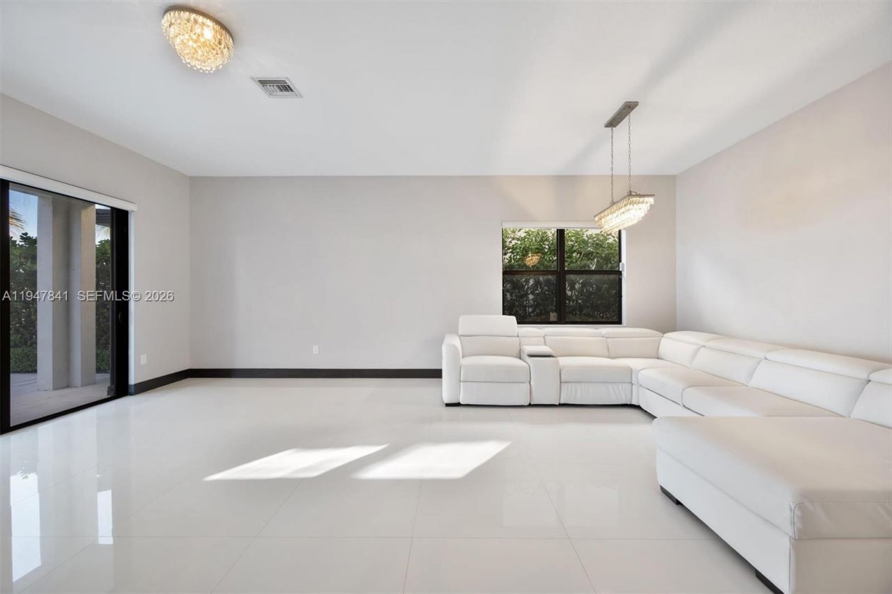 15722 NW 88th Ave , Miami Lakes, FL 33018 Photo