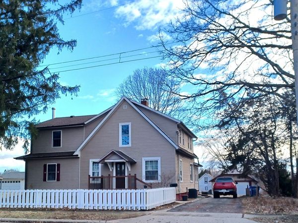 701 E 9th Street, Kewanee, IL 61443
