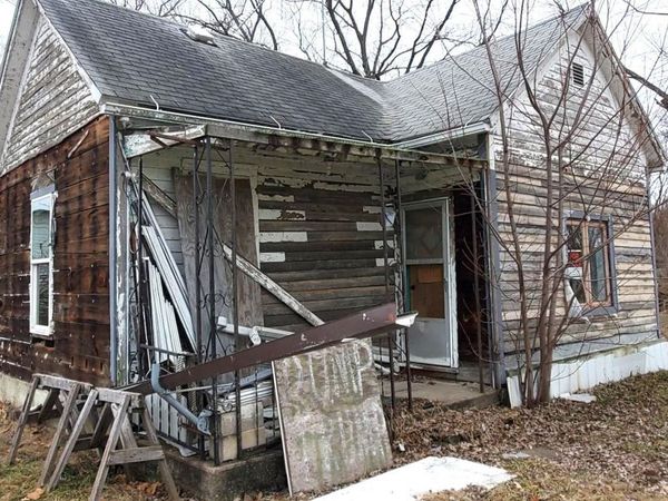 302 Des Moines Street, Eldon, IA 52554