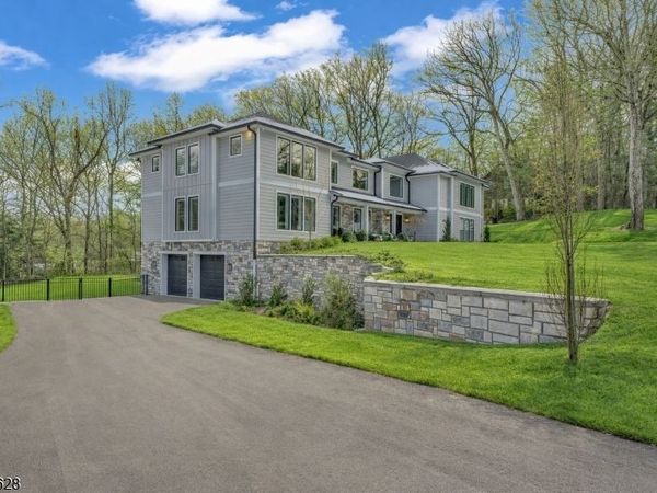 315 Freemans Ln, Franklin Lakes, NJ 07417