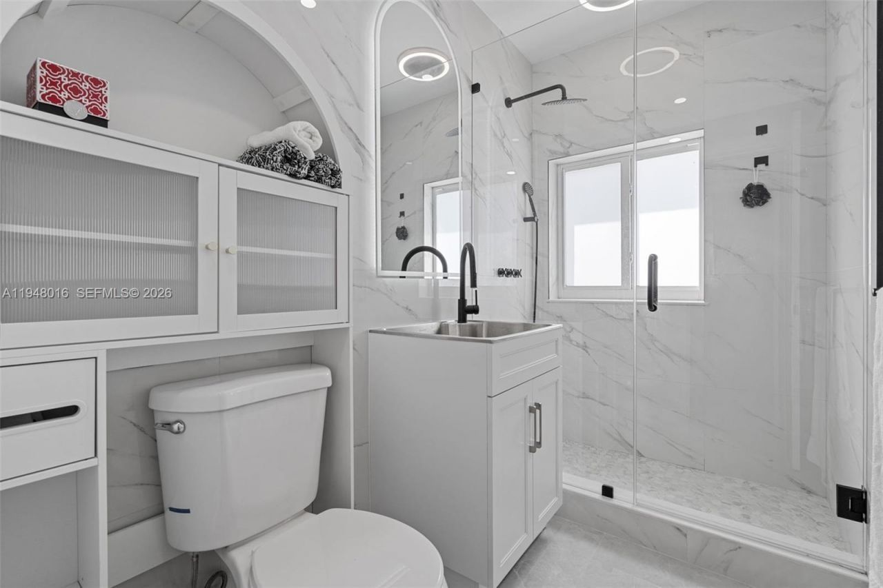 1510 S Treasure Dr, North Bay Village, FL 33141 Photo