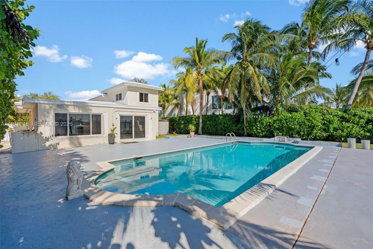 1510 S Treasure Dr, North Bay Village, FL 33141 Photo