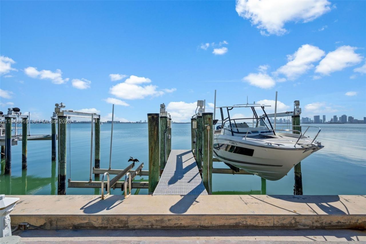 1510 S Treasure Dr, North Bay Village, FL 33141 Photo