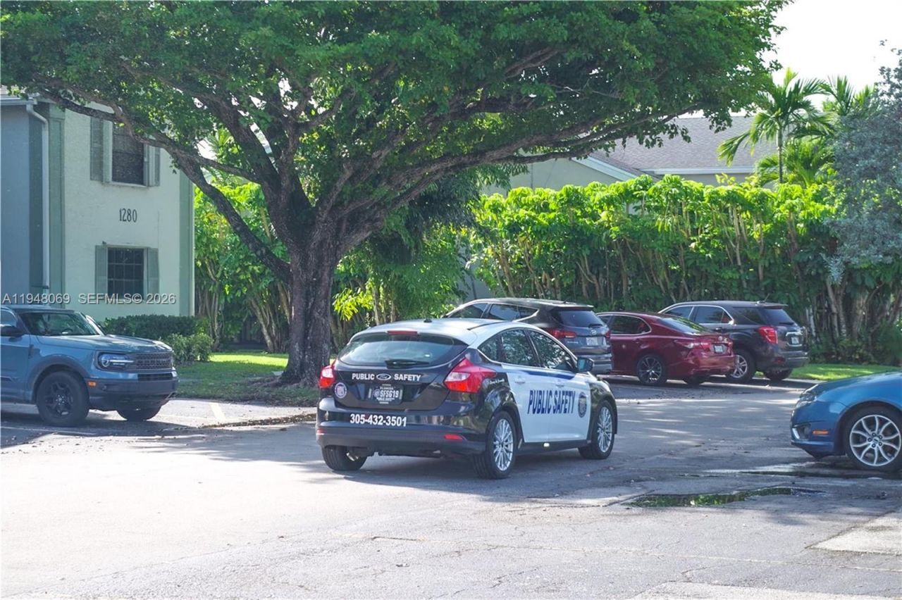 900 Constitution Dr, Unit 900I, Homestead, FL 33034 Photo