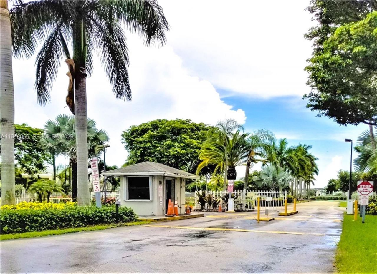 900 Constitution Dr, Unit 900I, Homestead, FL 33034 Photo