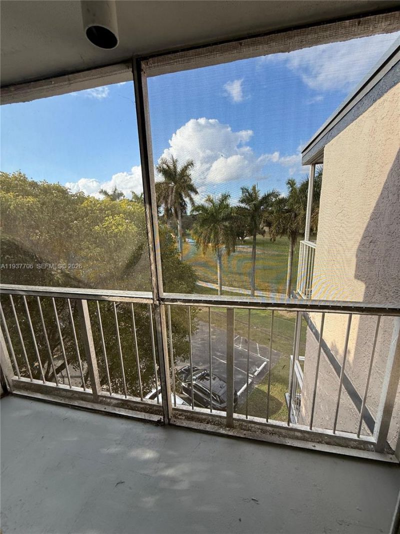 6995 NW 186th St, Unit E506, Hialeah, FL 33015 Photo