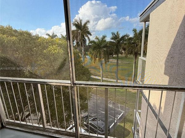 6995 NW 186th St, Unit E506, Hialeah, FL 33015