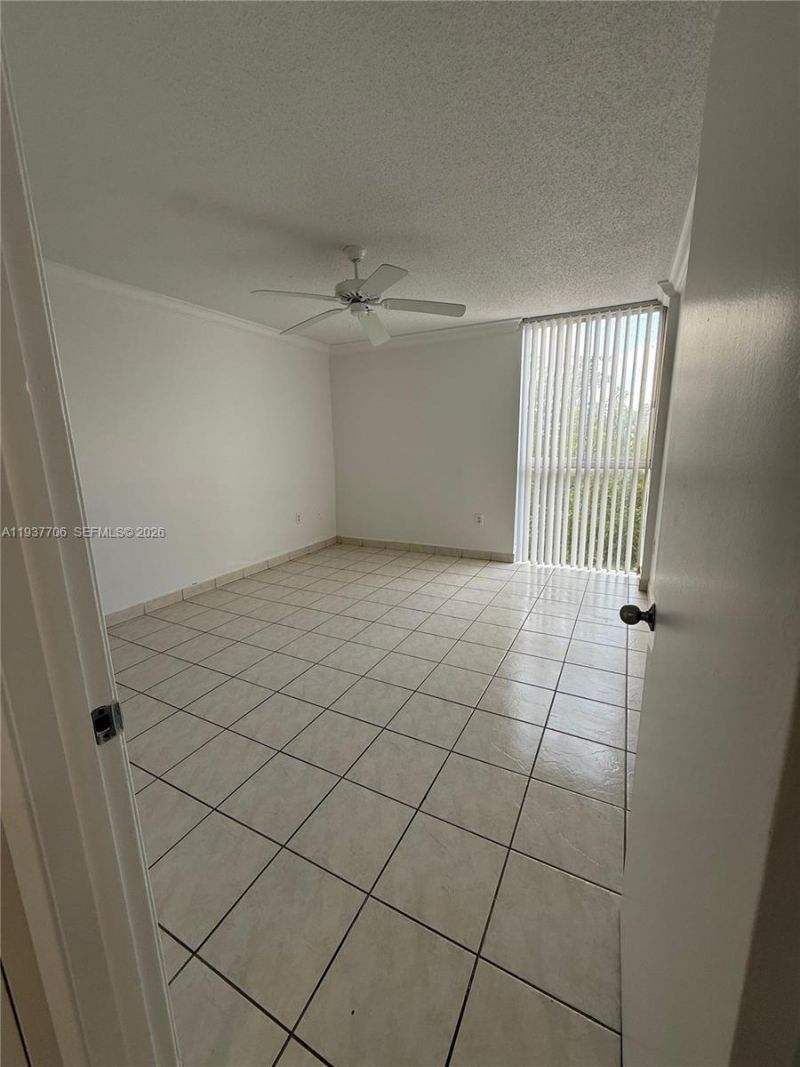 6995 NW 186th St, Unit E506, Hialeah, FL 33015 Photo