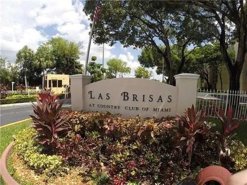 6995 NW 186th St, Unit E506, Hialeah, FL 33015 Photo