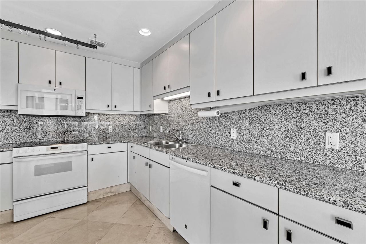 10101 Collins Ave, Unit 11D + caba, Bal Harbour, FL 33154 Photo