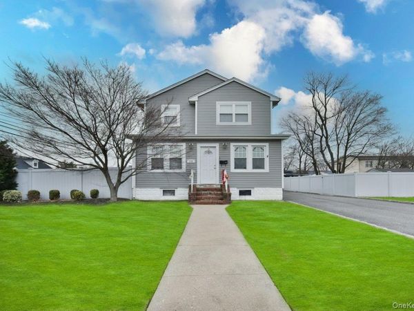 116 15th Avenue, West Babylon, NY 11704