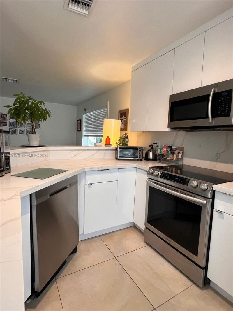 747 SW 6th St, Hallandale Beach, FL 33009 Photo