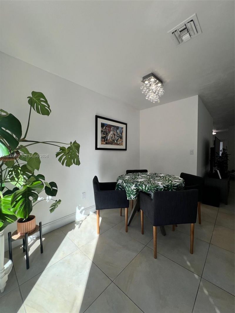 747 SW 6th St, Hallandale Beach, FL 33009 Photo