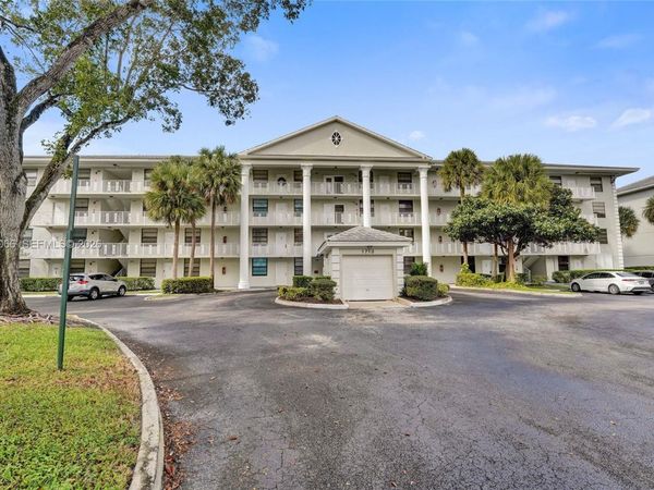 1713 Whitehall Dr, Unit 304, Davie, FL 33324