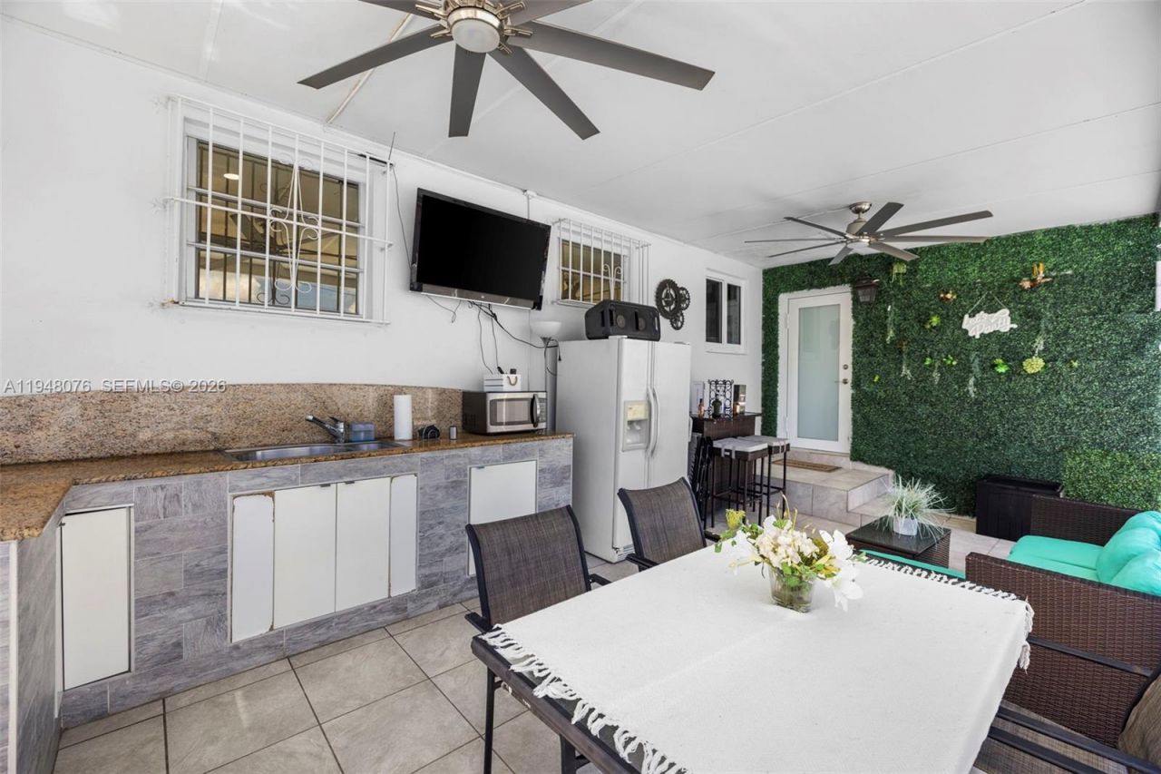 8631 SW 16th Ter , Miami, FL 33155 Photo