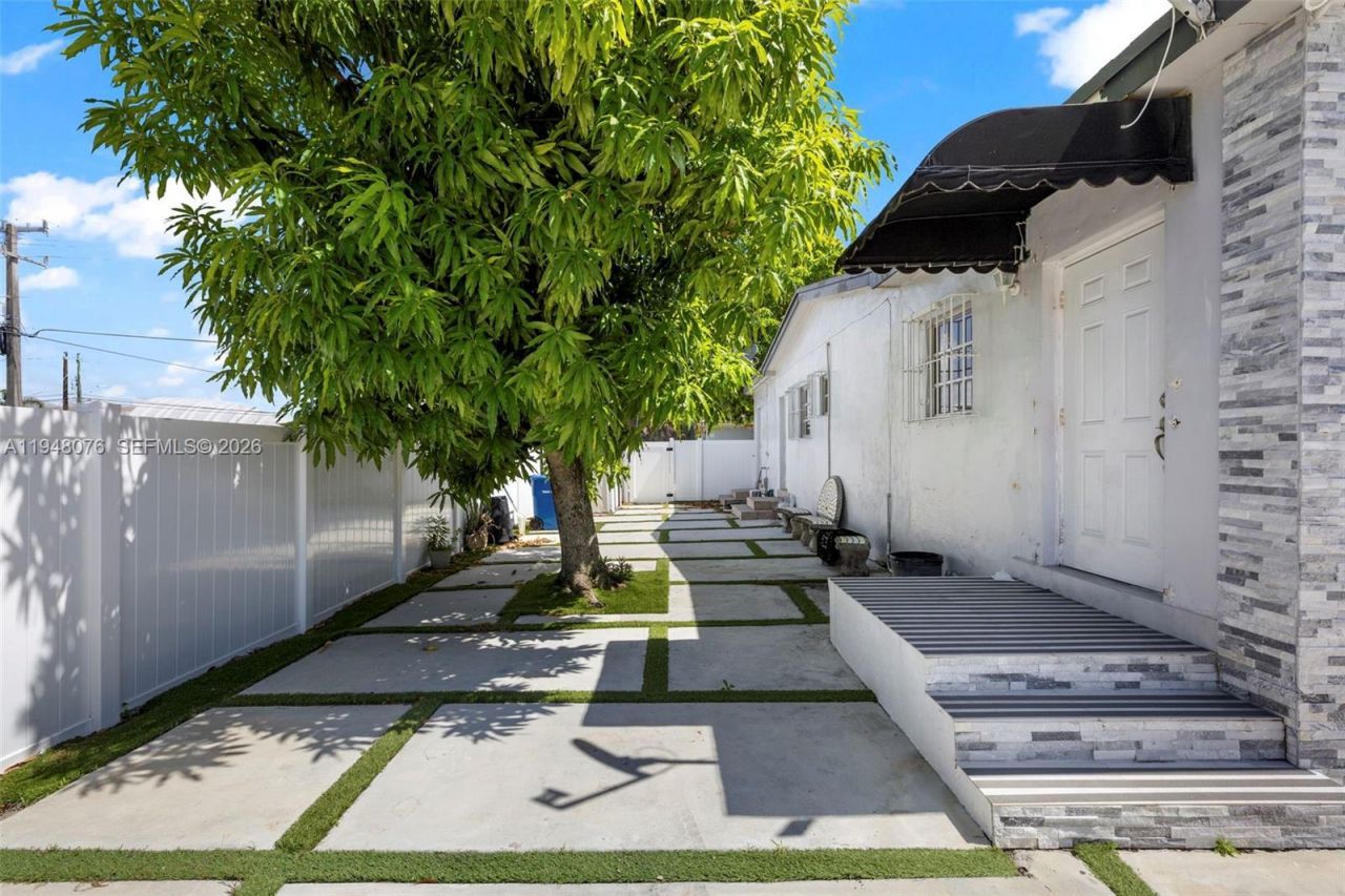 8631 SW 16th Ter , Miami, FL 33155 Photo