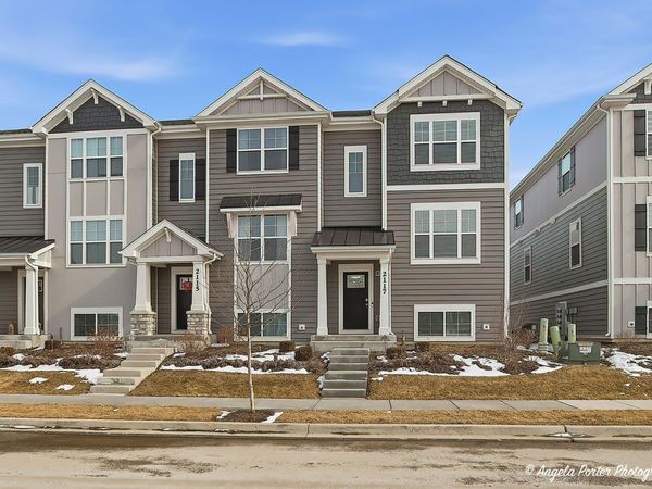 2117 Yellowstone Boulevard, Mundelein, IL 60060