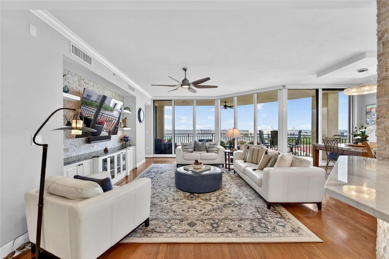 5823 Bowen Daniel Drive, Unit 906, Tampa, FL 33616 Photo