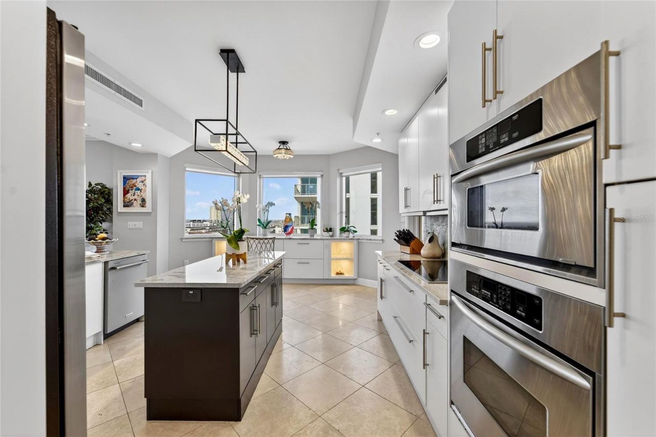 5823 Bowen Daniel Drive, Unit 906, Tampa, FL 33616 Photo