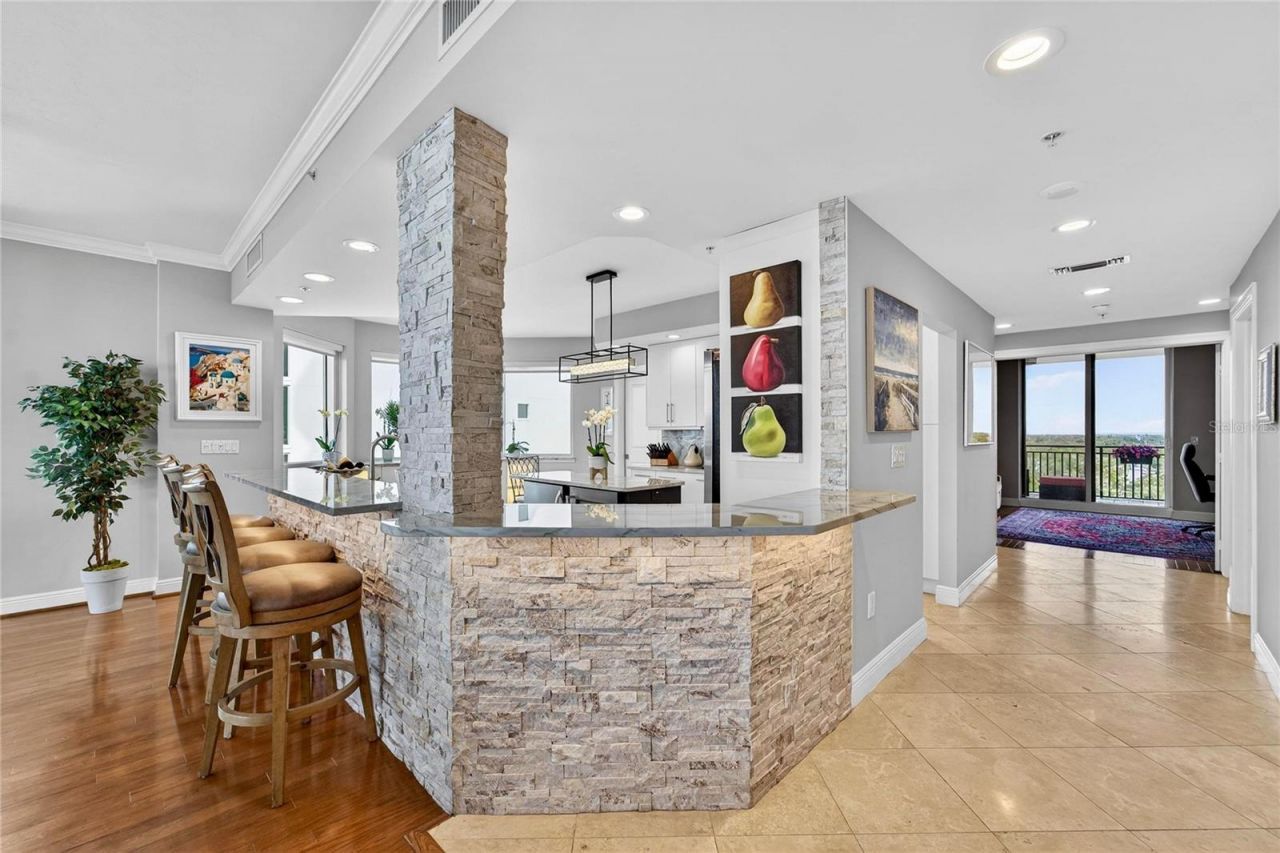 5823 Bowen Daniel Drive, Unit 906, Tampa, FL 33616 Photo