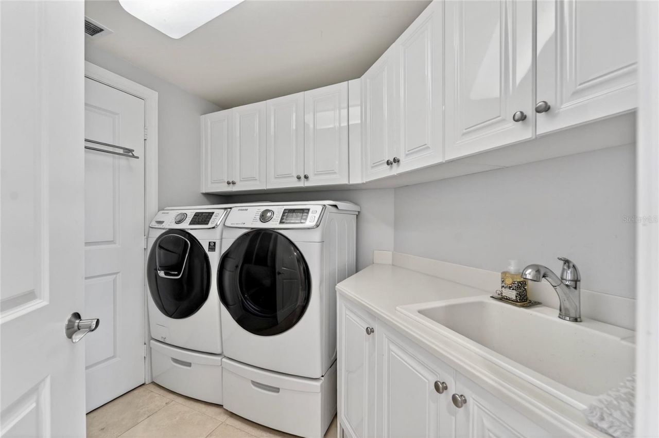 5823 Bowen Daniel Drive, Unit 906, Tampa, FL 33616 Photo