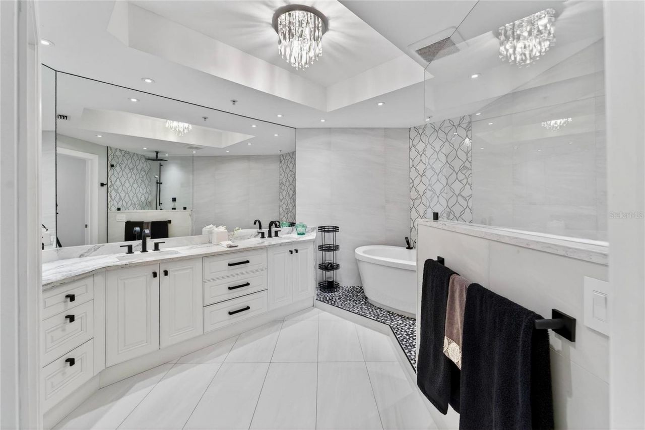 5823 Bowen Daniel Drive, Unit 906, Tampa, FL 33616 Photo