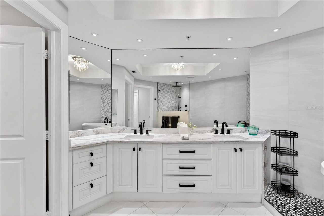 5823 Bowen Daniel Drive, Unit 906, Tampa, FL 33616 Photo