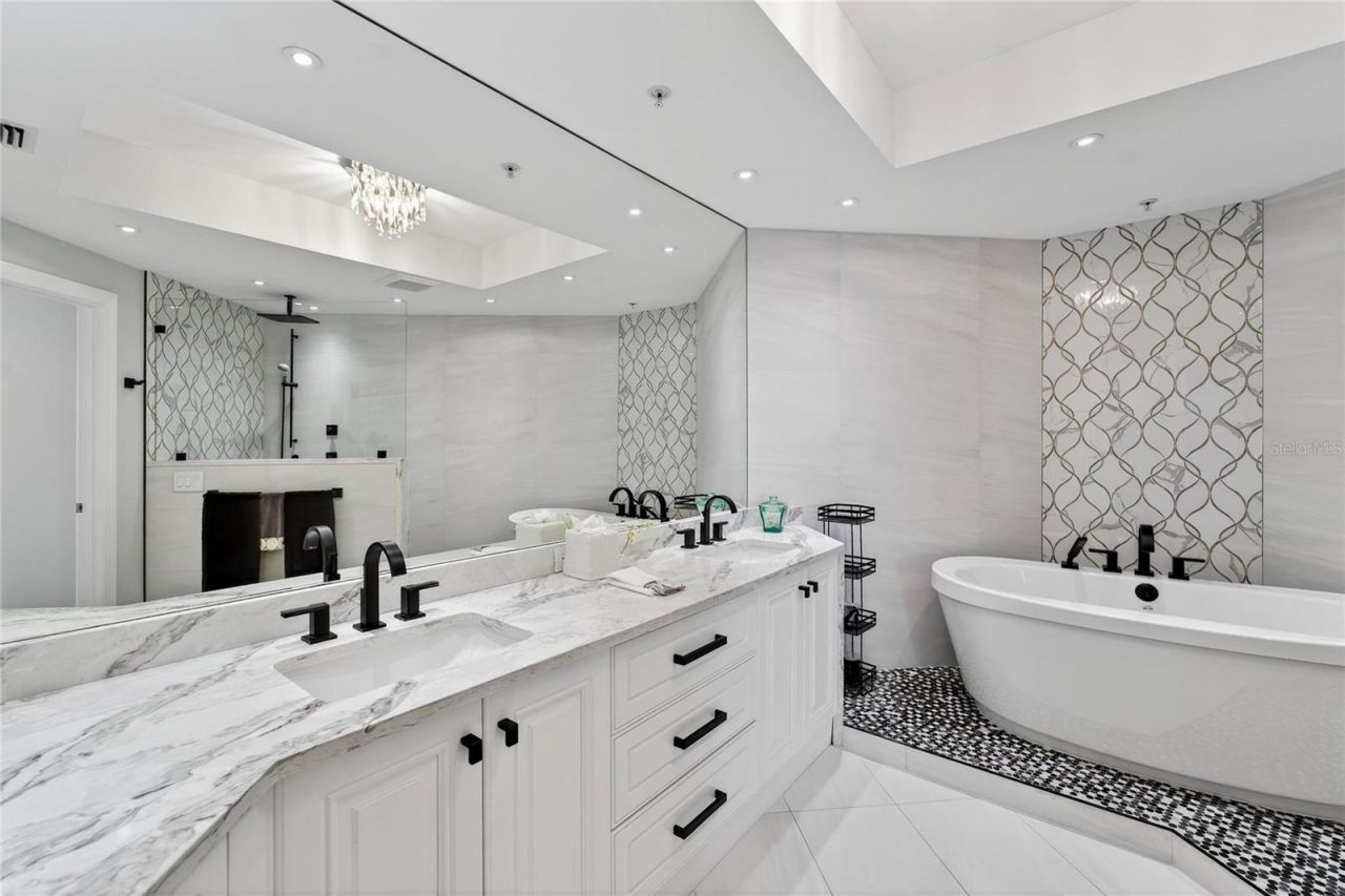 5823 Bowen Daniel Drive, Unit 906, Tampa, FL 33616 Photo