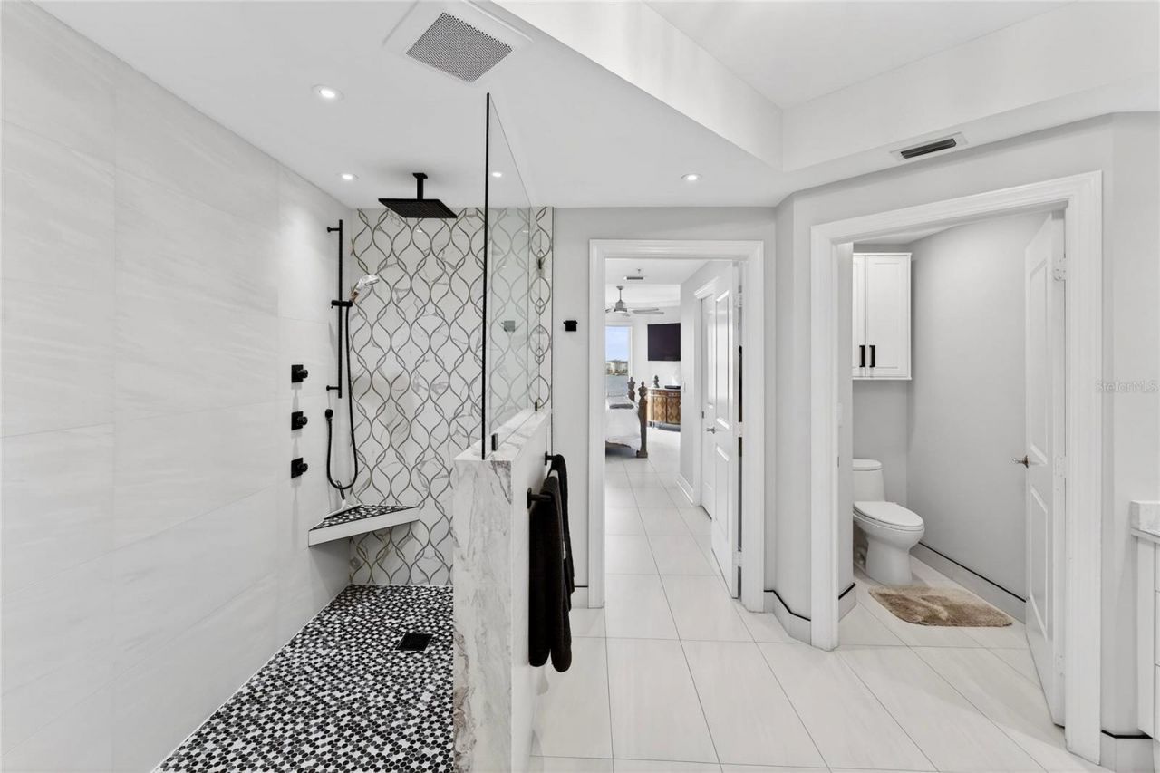 5823 Bowen Daniel Drive, Unit 906, Tampa, FL 33616 Photo