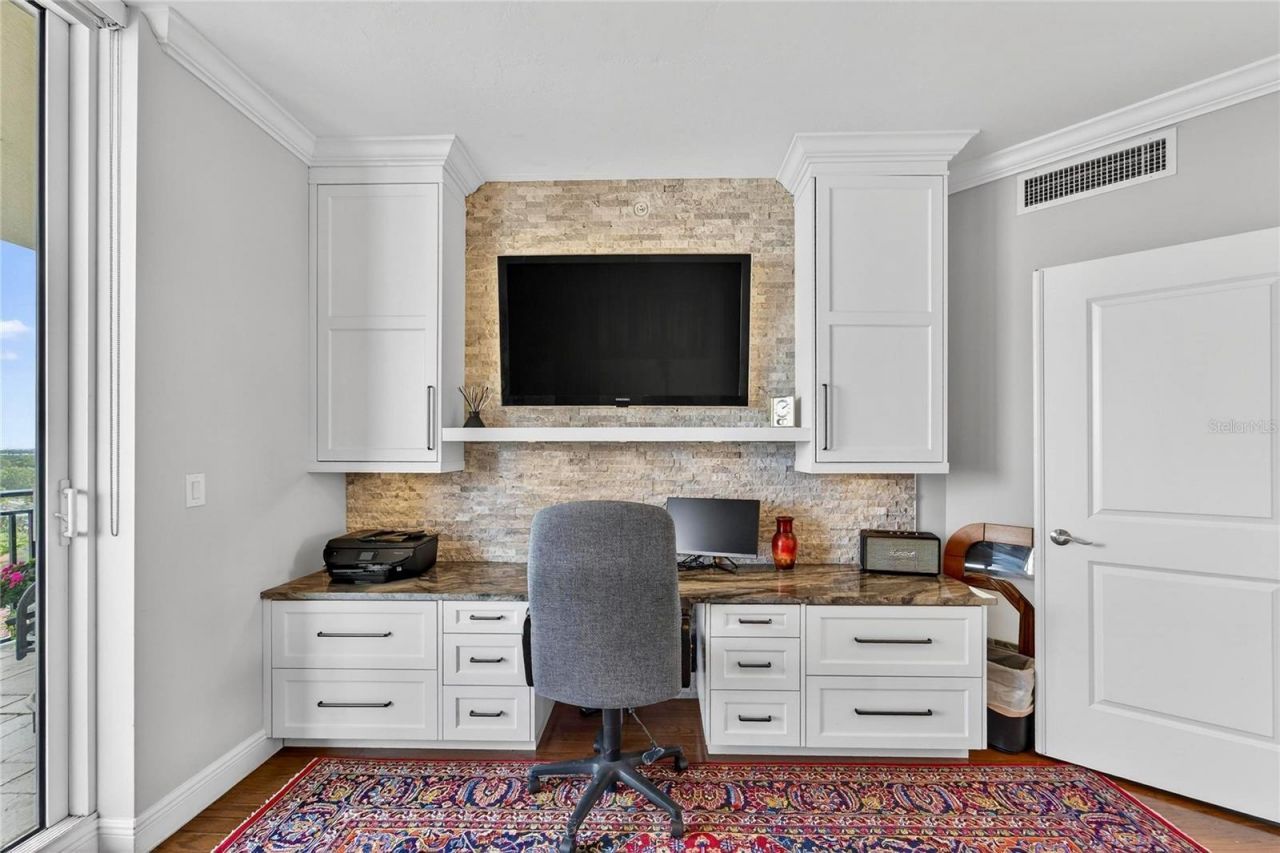 5823 Bowen Daniel Drive, Unit 906, Tampa, FL 33616 Photo