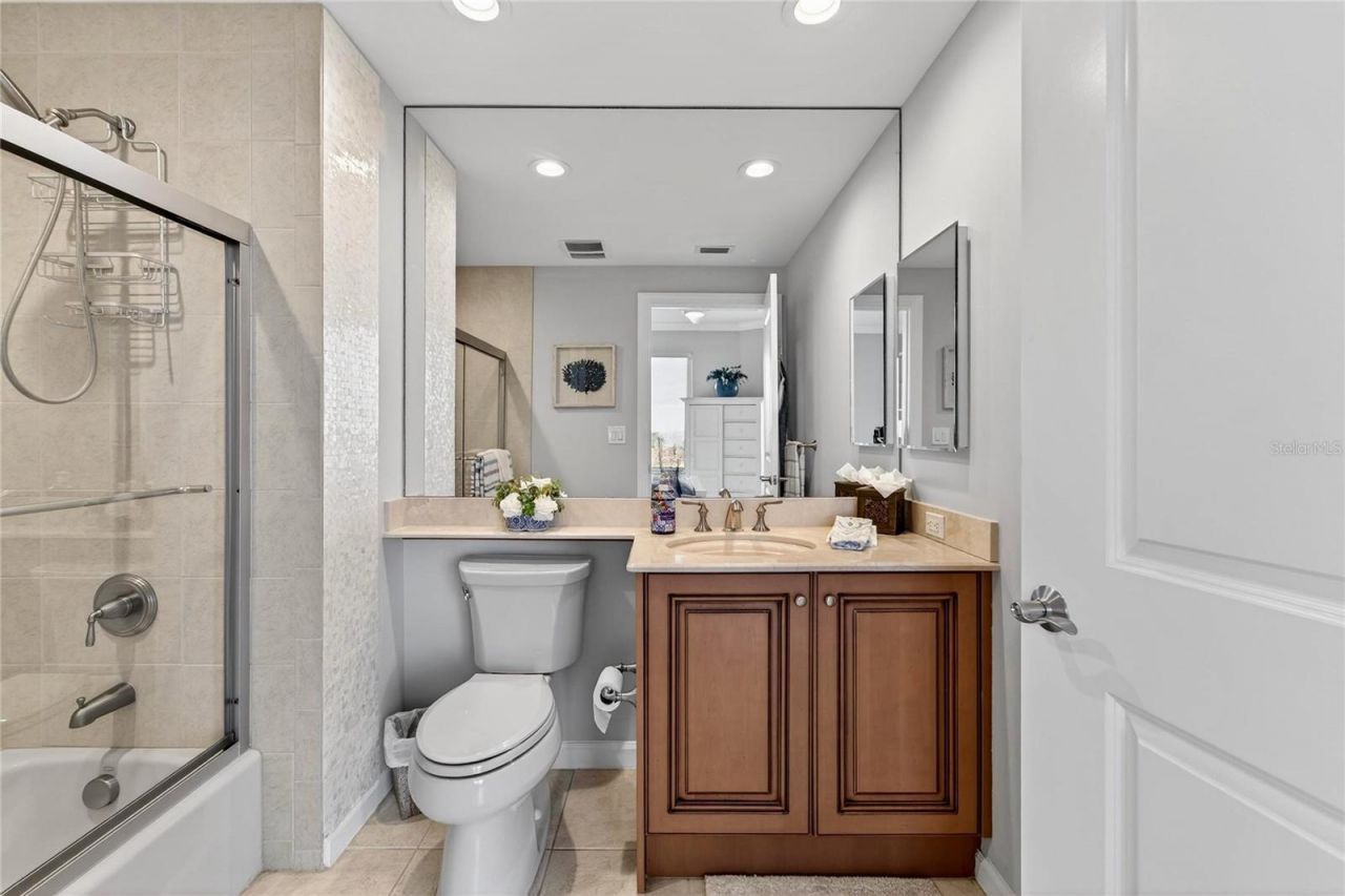 5823 Bowen Daniel Drive, Unit 906, Tampa, FL 33616 Photo