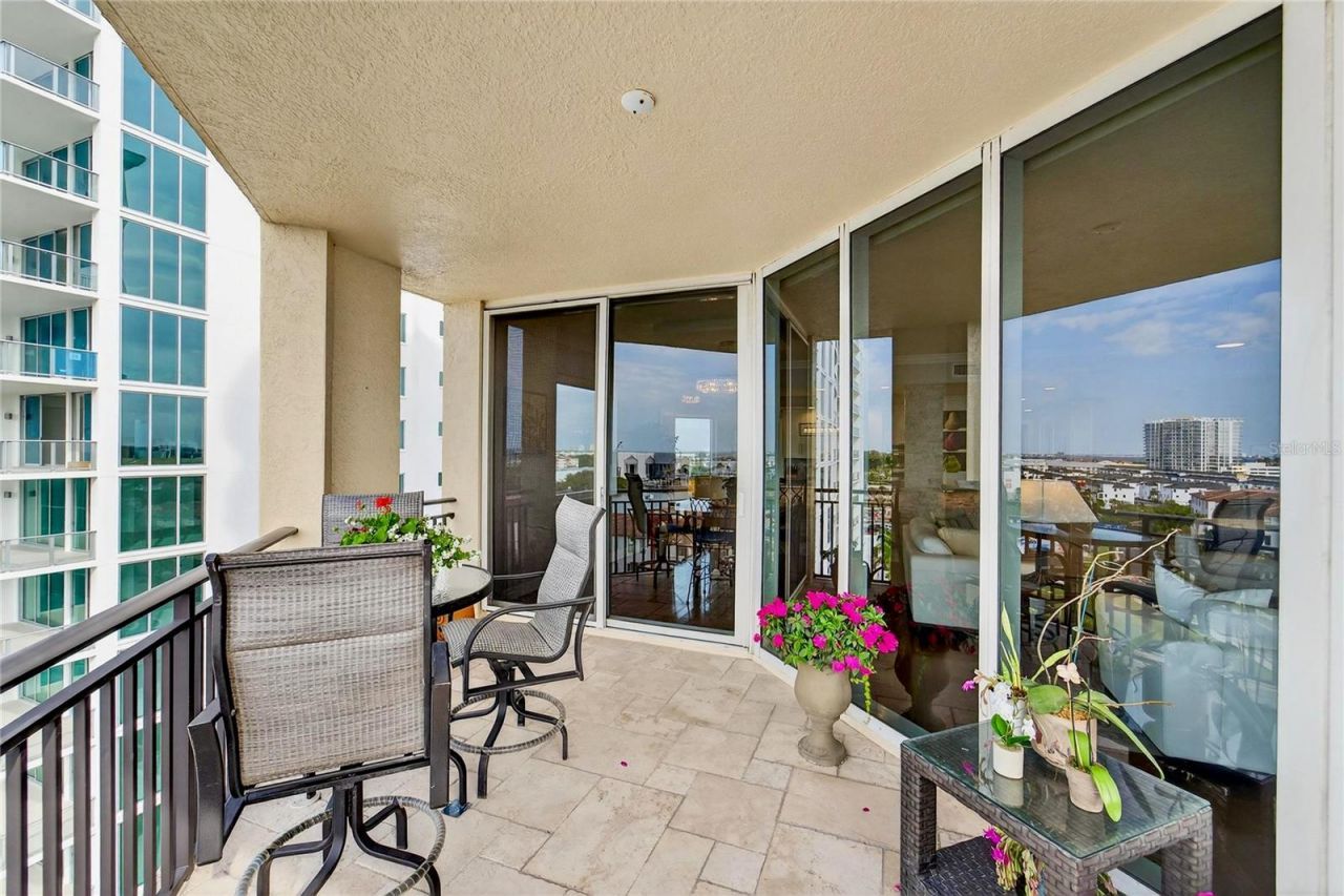 5823 Bowen Daniel Drive, Unit 906, Tampa, FL 33616 Photo