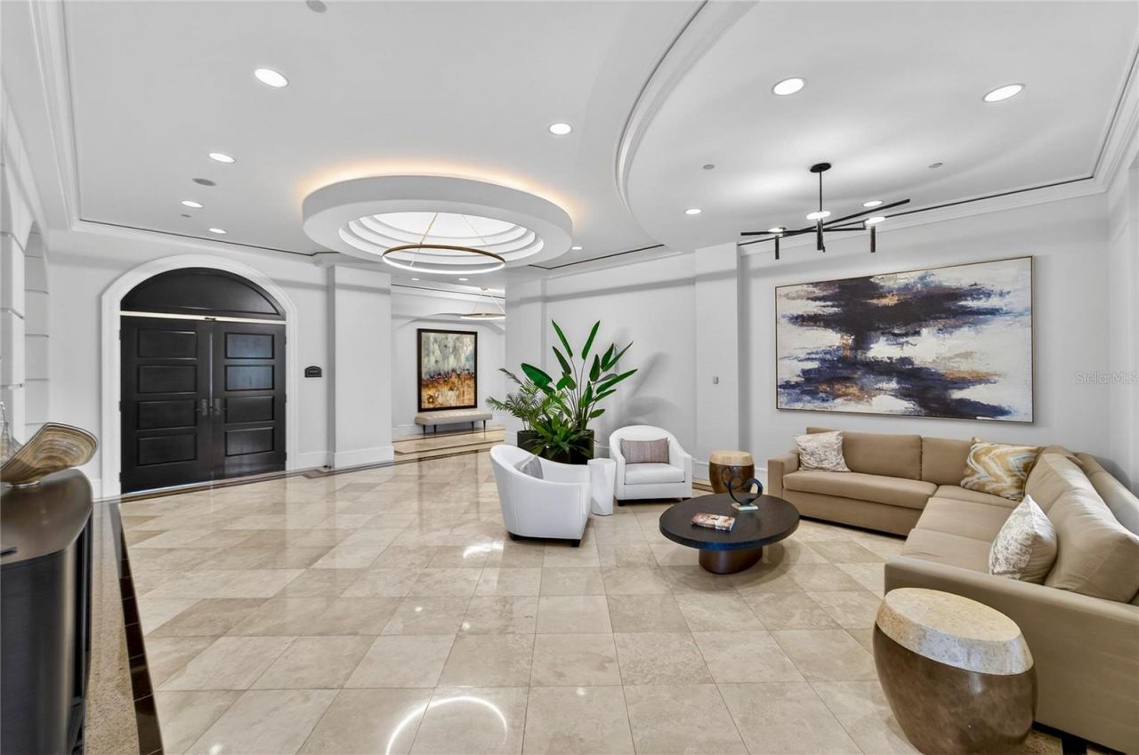 5823 Bowen Daniel Drive, Unit 906, Tampa, FL 33616 Photo