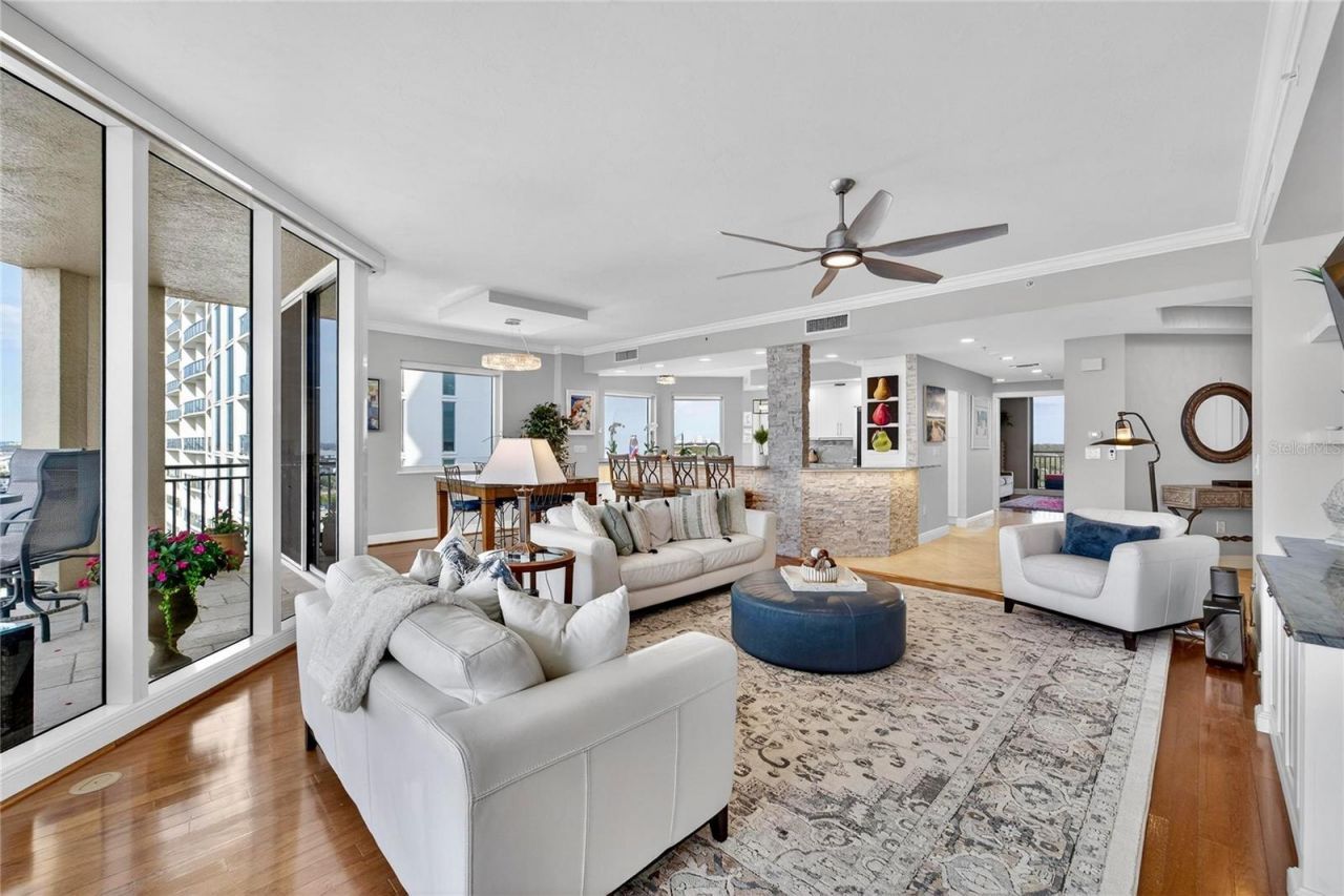 5823 Bowen Daniel Drive, Unit 906, Tampa, FL 33616 Photo