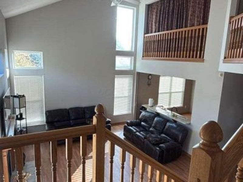 2324 Myrtle Valley Drive, Columbus, OH 43228 Photo 2