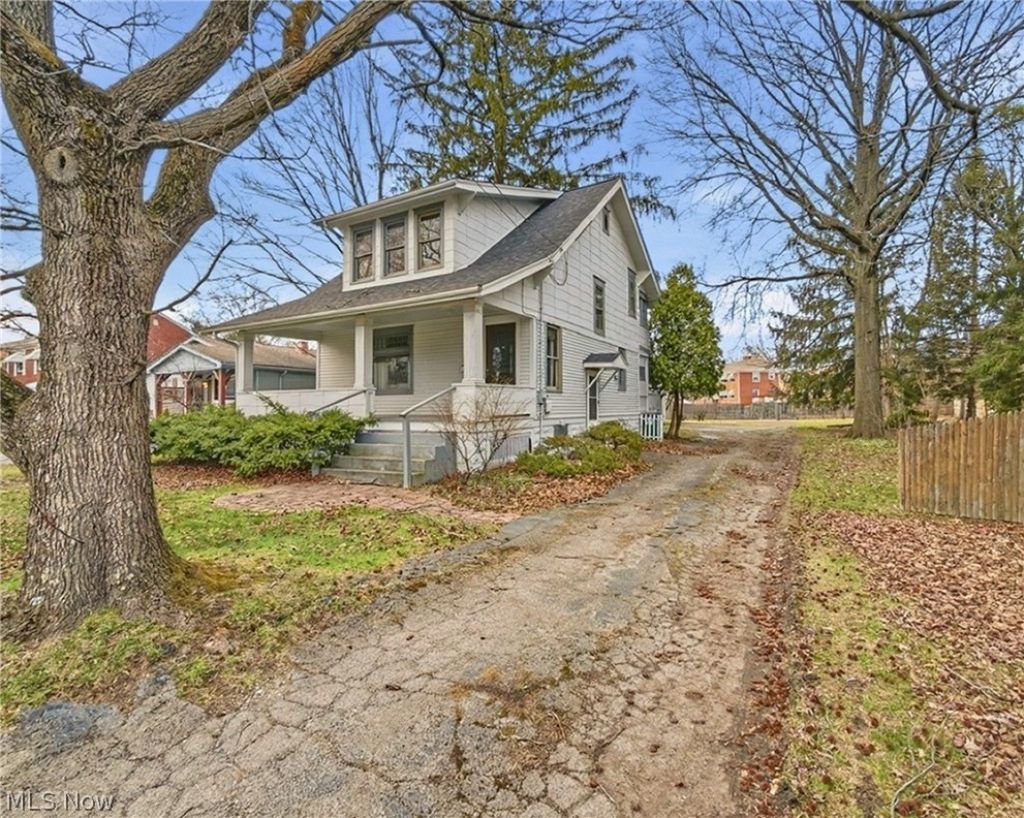 322 Shields Road, Youngstown, OH 44512 Main Photo