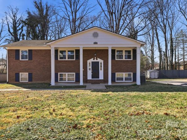 1230 18th Avenue NE, Hickory, NC 28601