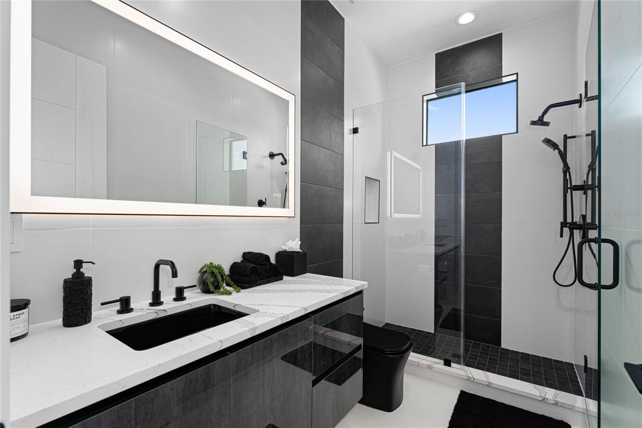 2519 N Riverside Drive, Tampa, FL 33602 Photo