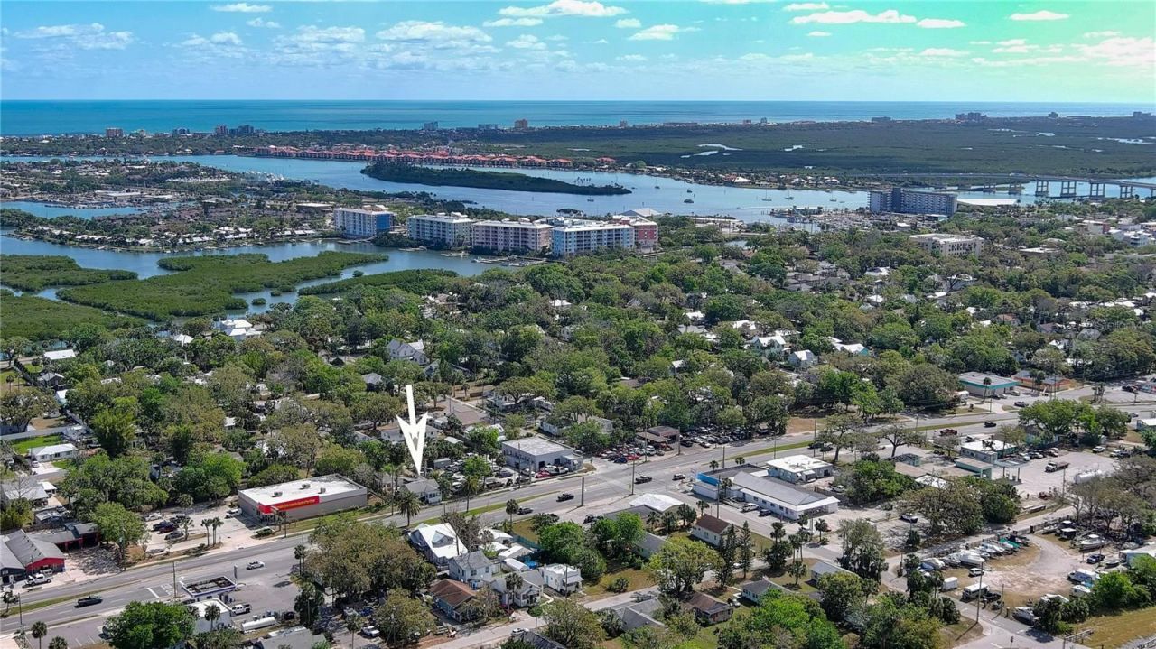 607 N Dixie Freeway, New Smyrna Beach, FL 32168 Photo