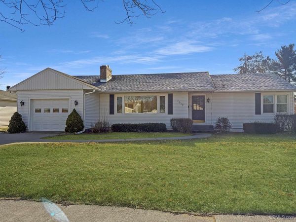 1617 S 17th Avenue, Escanaba, MI 49829