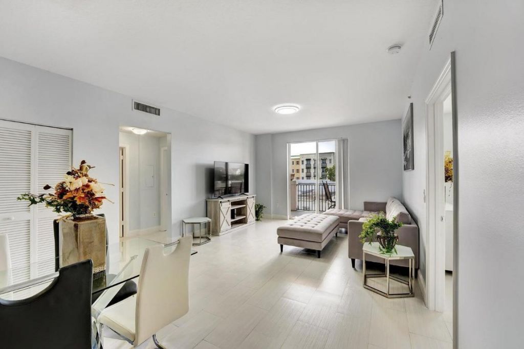 250 NE 3rd Avenue, Unit 1317, Delray Beach, FL 33444 Photo