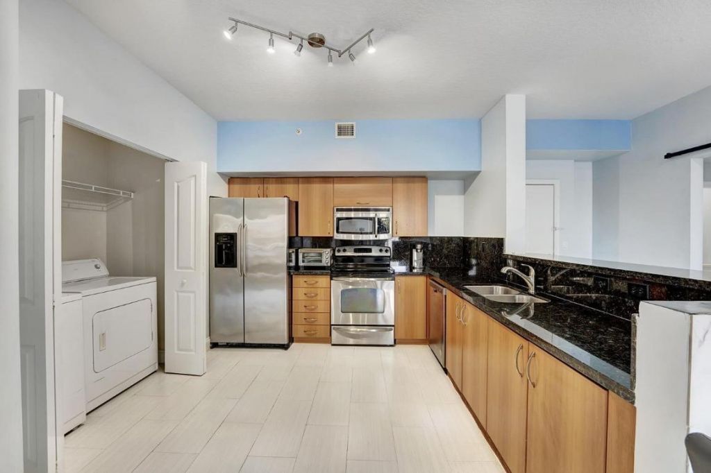 250 NE 3rd Avenue, Unit 1317, Delray Beach, FL 33444 Photo