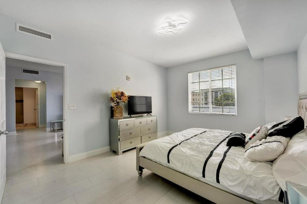 250 NE 3rd Avenue, Unit 1317, Delray Beach, FL 33444 Photo