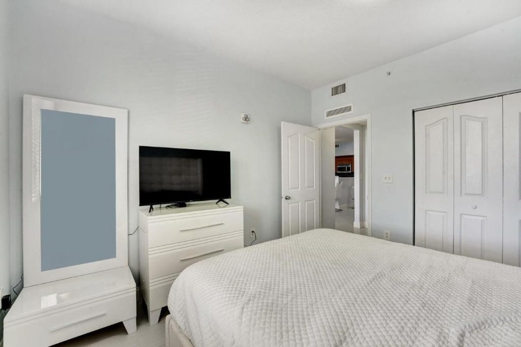 250 NE 3rd Avenue, Unit 1317, Delray Beach, FL 33444 Photo