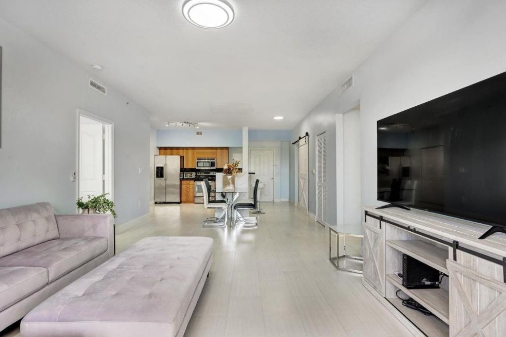 250 NE 3rd Avenue, Unit 1317, Delray Beach, FL 33444 Photo