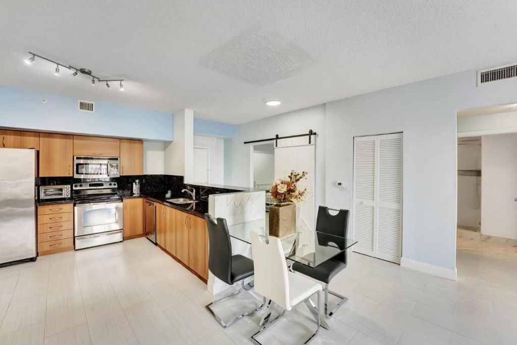 250 NE 3rd Avenue, Unit 1317, Delray Beach, FL 33444 Photo